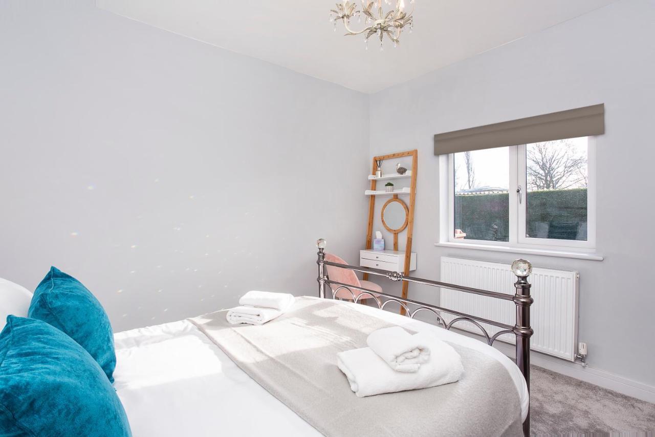 요크 The Luxury Potting Shed With Free Parking! 아파트 외부 사진